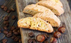 Apelsininiai lazdynų riešutų biskočiai (biscotti)