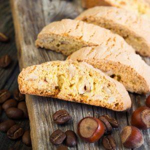 Apelsininiai lazdynų riešutų biskočiai (biscotti)