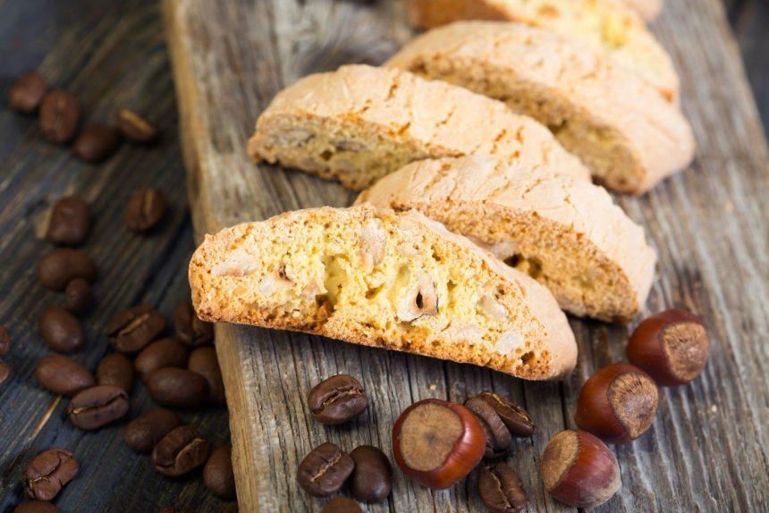 Apelsininiai lazdynų riešutų biskočiai (biscotti)