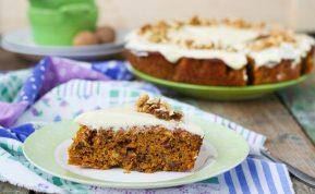 Imbierinis morkų ir graikinių riešutų tortas