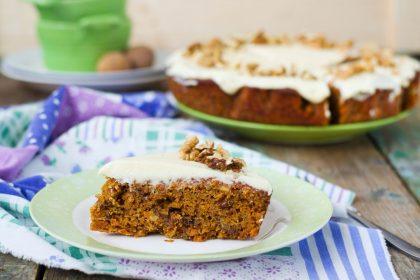 Imbierinis morkų ir graikinių riešutų tortas