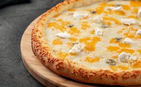 Keturių sūrių pica