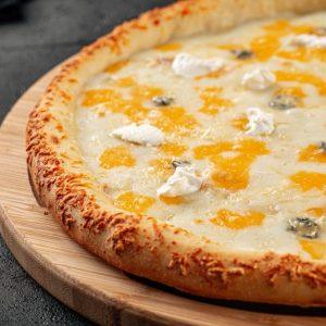 Keturių sūrių pica