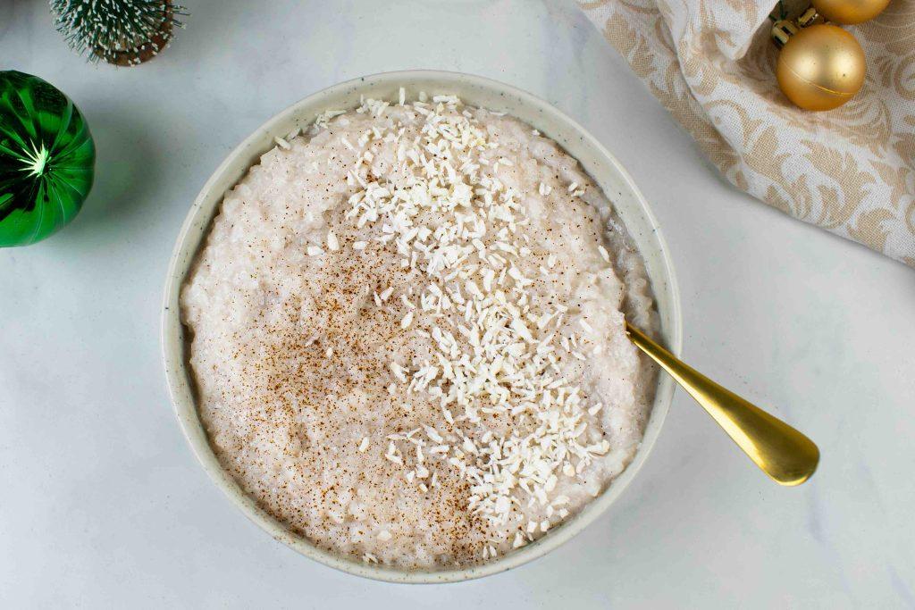 Kokosinis ryžių pudingas. Patiekta