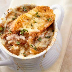 Prancūziška svogūnų sriuba