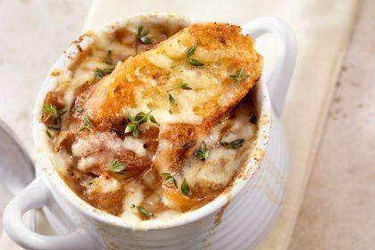 Prancūziška svogūnų sriuba