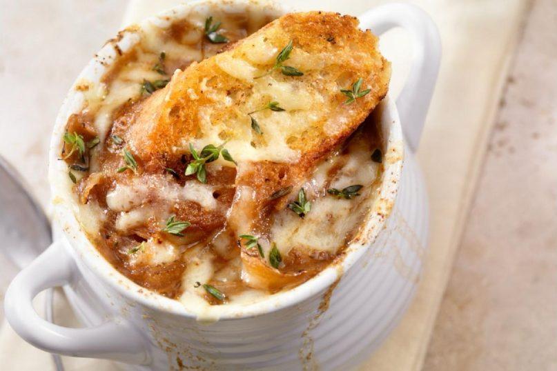 Prancūziška svogūnų sriuba