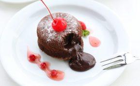Šokoladinis pudingas kreminiu vidumi