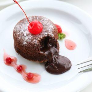 Šokoladinis pudingas kreminiu vidumi