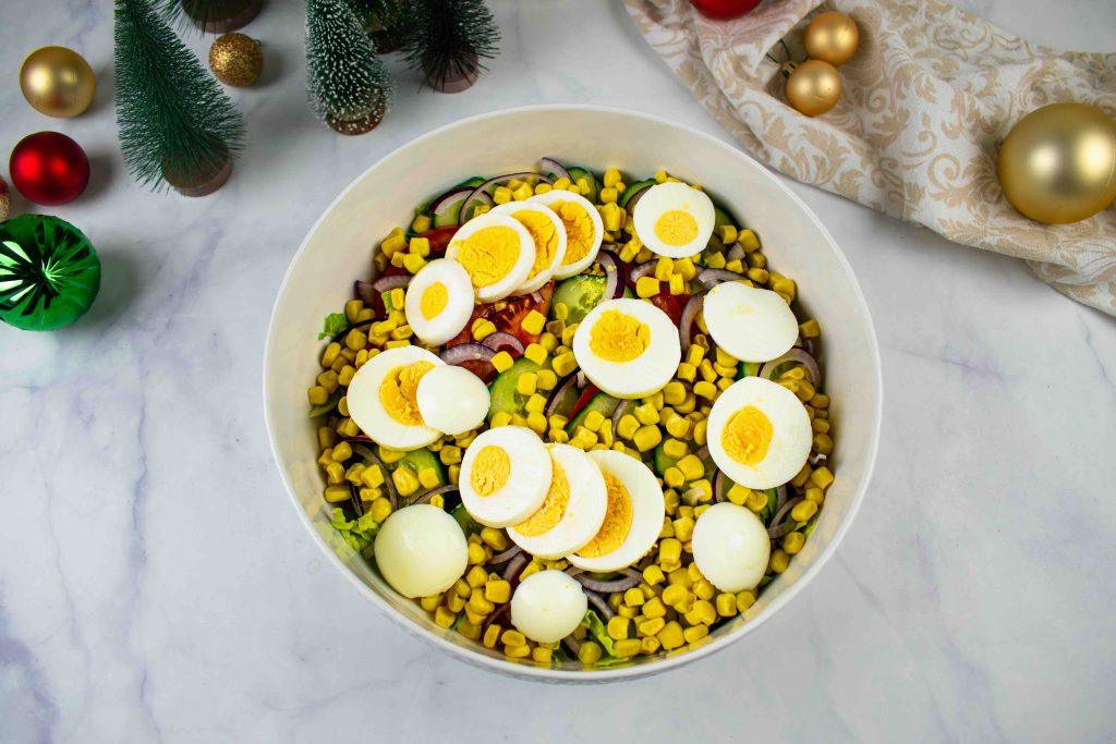 Šventiškos tuno ir daržovių salotos. Kiaušiniai