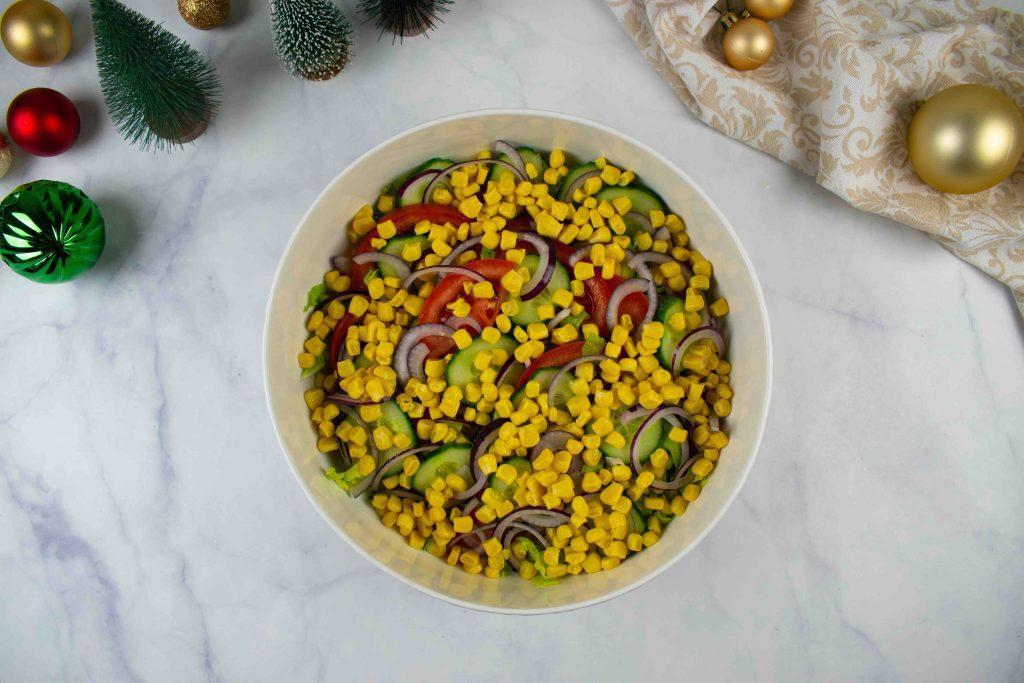 Šventiškos tuno ir daržovių salotos. Kukurūzai