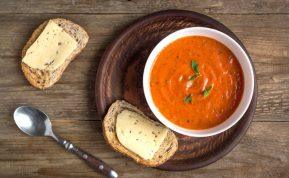 Šviežių pomidorų sriuba