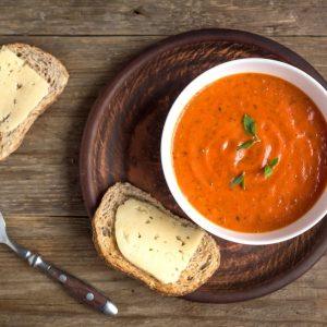 Šviežių pomidorų sriuba