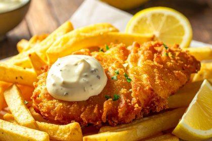 Traški žuvis su bulvytėmis ir tartaro padažu