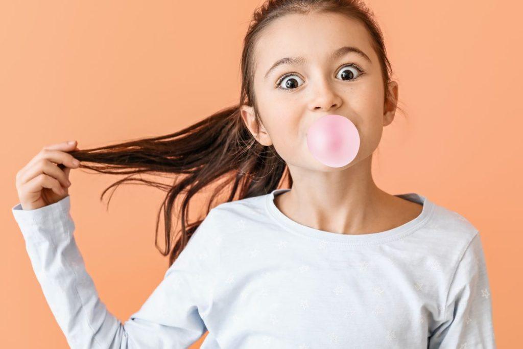 Absurdiškiausi draudimai pasaulyje, apie kuriuos turistai dažnai net nenutuokia. Kramtomosios gumos draudimas