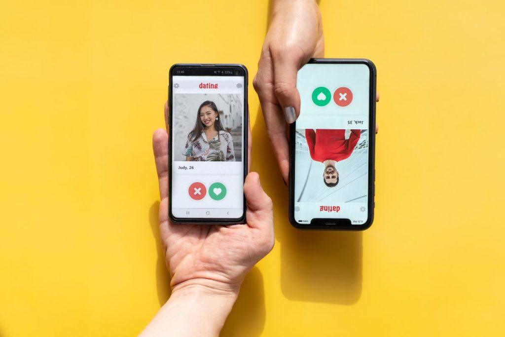 Algortimai ir meilė: kaip „ChatGPT“ jam rado žmoną iš 5 tūkstančių kandidačių. Tinder su dirbtiniu intelektu