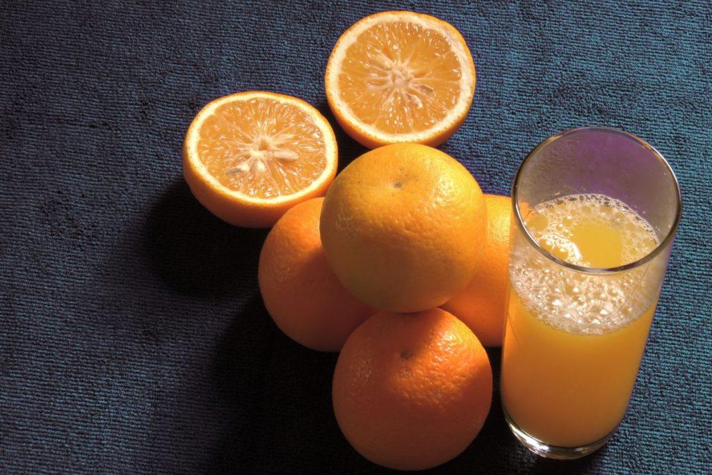 Apelsinų sultys nėra tokios pavojingos cukraus kiekiui, kaip dažnai manoma