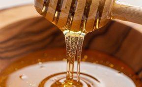 Ar galima dėti medaus į arbatą nepakenkiant sveikatai?