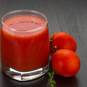 Ar pomidorų sultys gali pakenkti jūsų sveikatai? Sužinokite, kada jos naudingos, o kada geriau jų vengti!