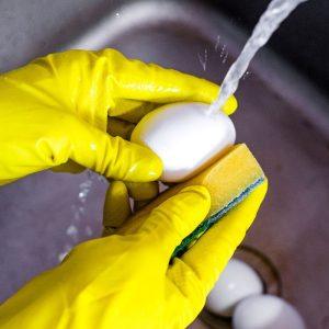 Ar reikia plauti kiaušinius? Ekspertai perspėja apie vieną pavojingą klaidą