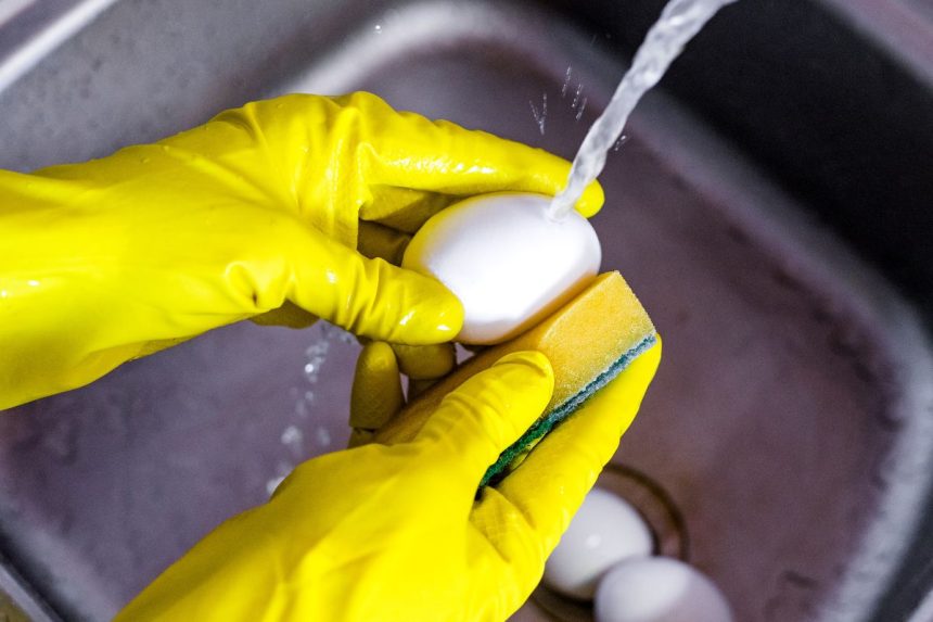 Ar reikia plauti kiaušinius? Ekspertai perspėja apie vieną pavojingą klaidą