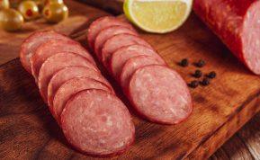 Ar visada manėte, kad tai yra mėsos gabaliukai? Tai sužinoję, daugiau tokios dešros nebepirksite