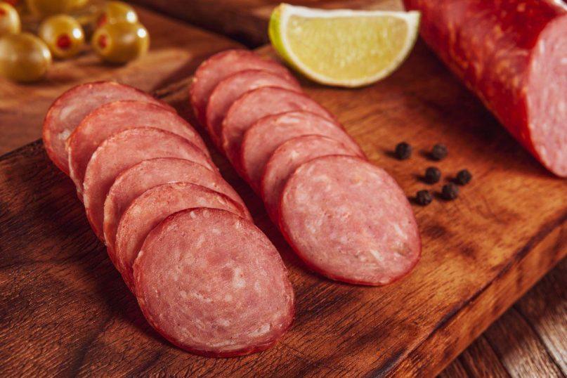 Ar visada manėte, kad tai yra mėsos gabaliukai? Tai sužinoję, daugiau tokios dešros nebepirksite