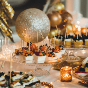 Šventinių patiekalų dekoravimas: 15 kūrybiškų idėjų Naujųjų metų stalui