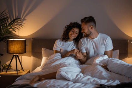 7 dalykai, kuriuos reikia daryti su partneriu prieš miegą, kad turėtumėte laimingus santykius