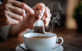 Kodėl negalima spausti arbatos maišelių: klaida, kurią daro 90% žmonių