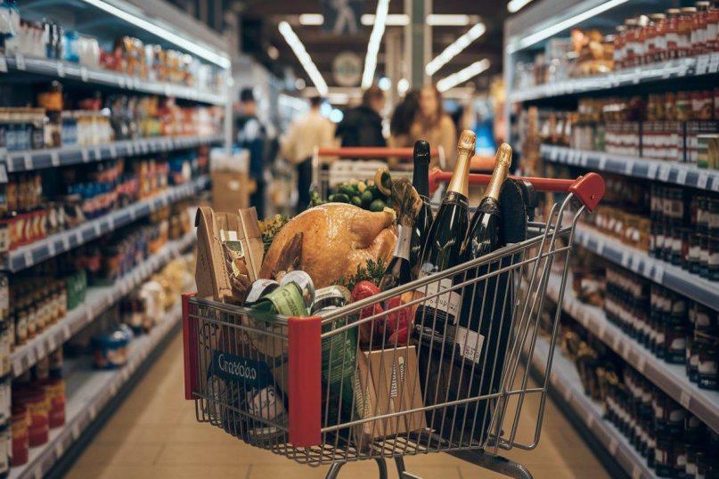 Naujųjų metų apsipirkimas: prekybos centrų darbo laikai ir kur apsipirkti per šventes