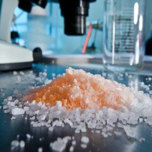 Mikroplastikai druskoje: šokiruojanti tiesa apie kasdienį produktą