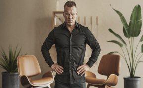 Trumpų vyrų agresija: kodėl žemesni vyrai linkę būti agresyvesni