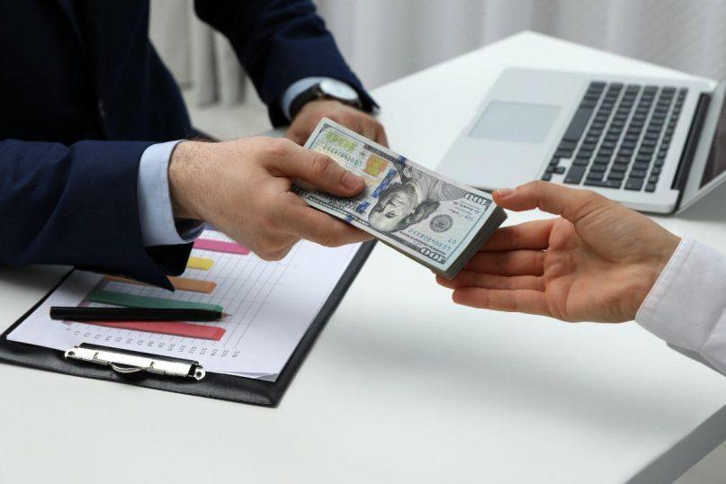 Astrologai įvardijo Zodiako ženklus, kuriems galite patikėti pinigus