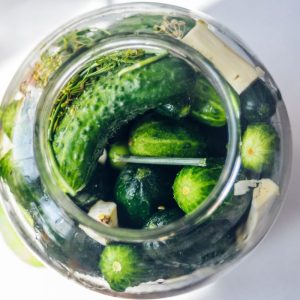 Atidarėte pernykštį agurkų stiklainį? Ši informacija gali išgelbėti jūsų sveikatą