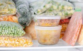 Atlaisvinkite vietos šventėms: 7 šaldiklio tvarkymo taisyklės, kurios padės sutaupyti erdvės