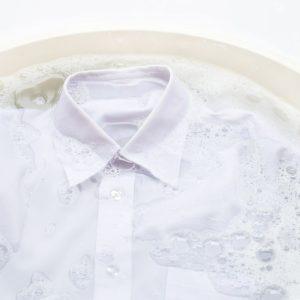 Atlikite šiuos 5 paprastus žingsnius, kad skalbimas su sagomis ir užtrauktukais niekada nepagadintų jūsų drabužių