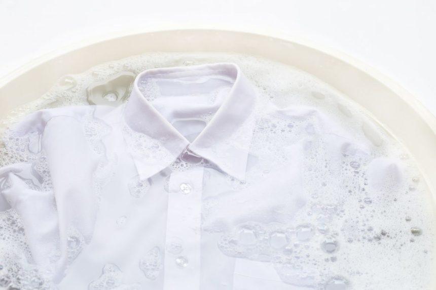 Atlikite šiuos 5 paprastus žingsnius, kad skalbimas su sagomis ir užtrauktukais niekada nepagadintų jūsų drabužių