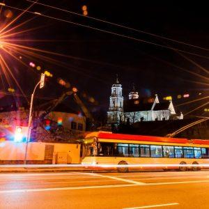 Autobusas įjungė posūkį: taisyklė, kuri Lietuvoje vis dar klaidina vairuotojus.