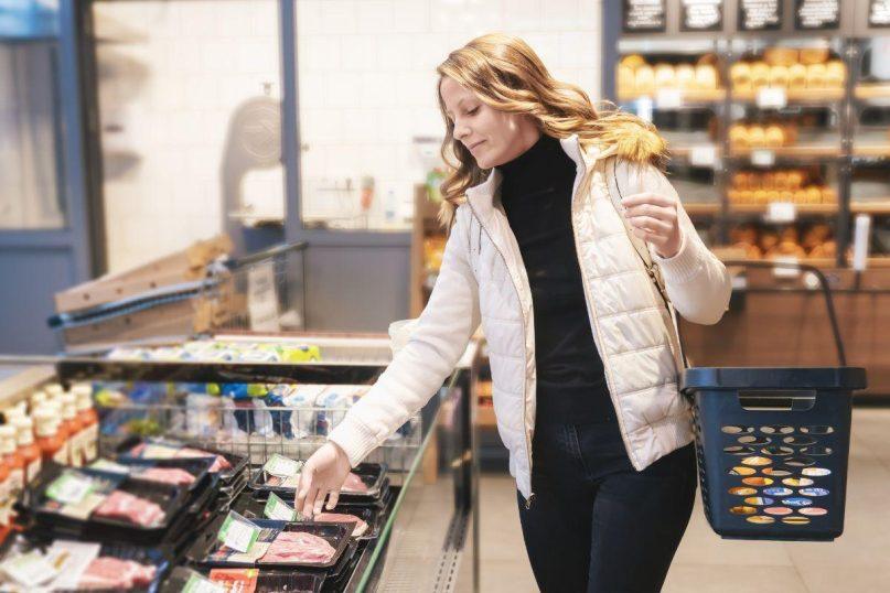 Balti dryžiai ant vištienos? Šie ženklai padės atpažinti netinkamą mėsą akimirksniu