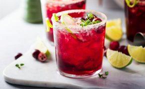 Blaivūs, bet šventiški: 5 nealkoholiniai gėrimai, kurie privers pamiršti alkoholį Naujųjų vakarą