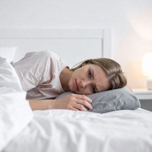 Blogi miego įpročiai, kurie tyliai gadina jūsų poilsį: ekspertai atskleidė, ką darome ne taip