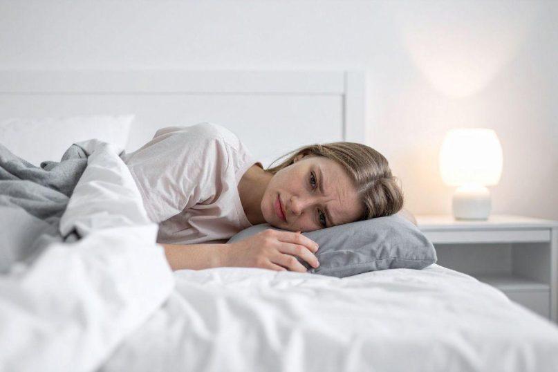 Blogi miego įpročiai, kurie tyliai gadina jūsų poilsį: ekspertai atskleidė, ką darome ne taip