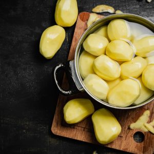 Bulvės išvirs greičiau ir bus skanesnės: paprastas triukas su vienu šaukštu