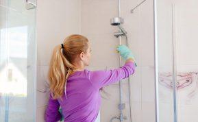 Citrinų rūgštis: paprasta gudrybė, dėl kurios jūsų vonios kambarys spindės be jokių brangių priemonių