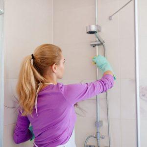 Citrinų rūgštis: paprasta gudrybė, dėl kurios jūsų vonios kambarys spindės be jokių brangių priemonių