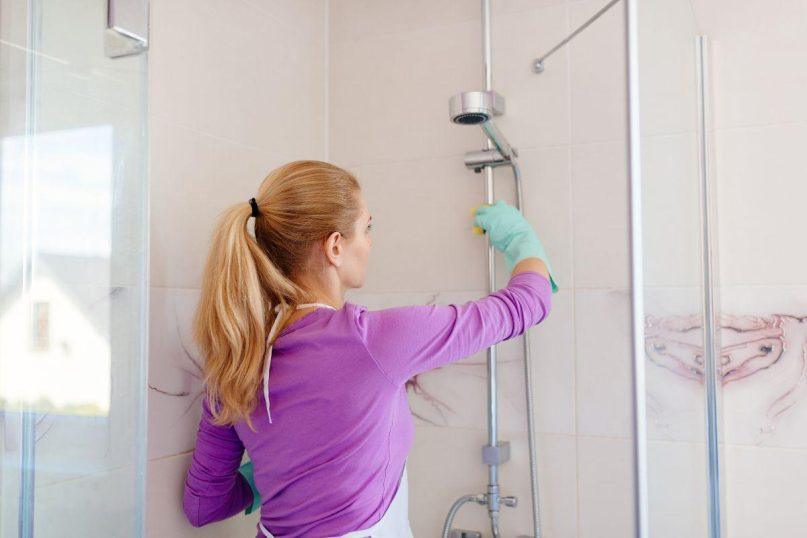 Citrinų rūgštis: paprasta gudrybė, dėl kurios jūsų vonios kambarys spindės be jokių brangių priemonių