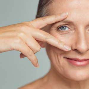 10 paprastų įpročių, kurie padės išsaugoti akių sveikatą senstant