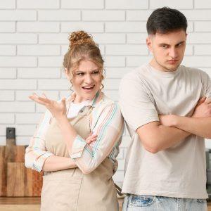 Vyro elgesys prieš skyrybas: 11 ženklų, kurie išduoda, kad santuoka artėja prie pabaigos