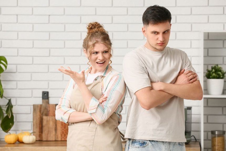 Vyro elgesys prieš skyrybas: 11 ženklų, kurie išduoda, kad santuoka artėja prie pabaigos